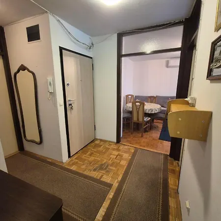 Mirage Apartment *